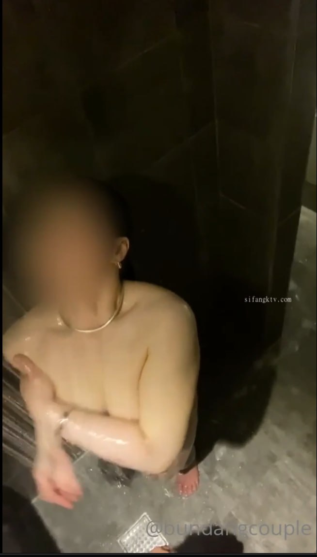 HUNTB-659 『これ見ても私たちとエッチしたいと思わないの？本当は我慢してるんでしょう？』ボクとエッチした